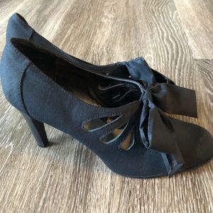 Black bow heels